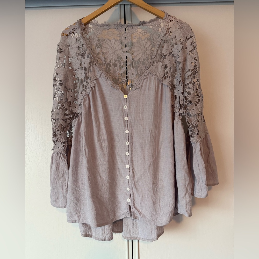 Lavender/Gray Tribe Roslyn lace blouse by Design size XL🩶